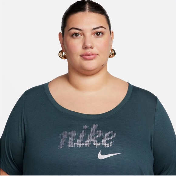 Nike Plus Size Essential Tunic Logo T-Shirt NWT - Picture 4 of 11